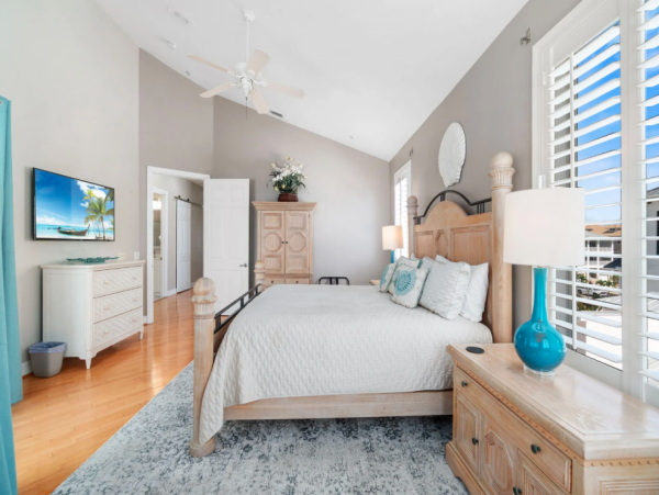 Luxurious 6-Bedroom Beachfront Residence Near Bonita Beach